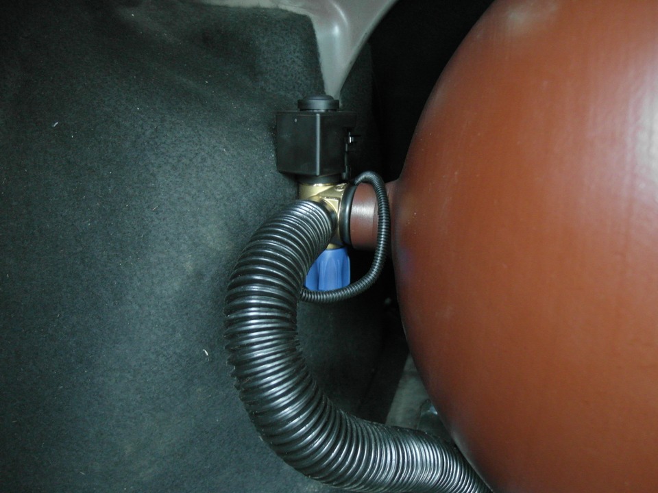 Запорный вентиль (метан) с автоматическим клапаном
