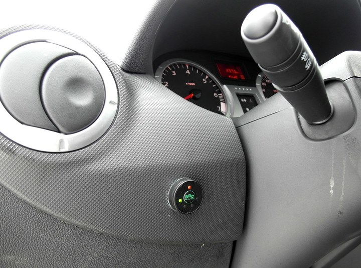 Кнопка переключения и индикации режимов работы ГБО BRC Sequent Plug&Drive CNG с указателем уровня топлива, Lada Largus (RF90)