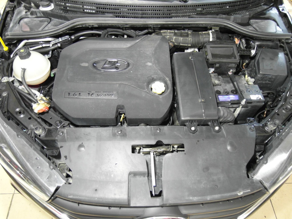 Подкапотная компоновка, двигатель 4-цилиндровый, объем 1.5 литра, 106 л.с., ГБО Zavoli метан