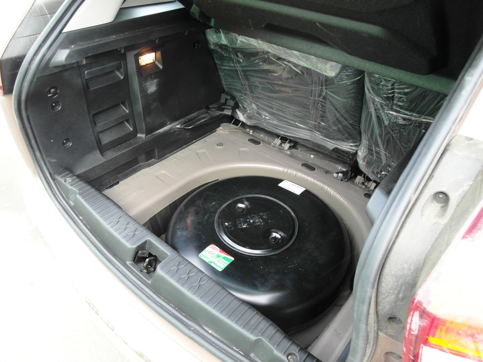 Багажник Lada XRAY с тороидальным газовым баллоном 54 литра пропан