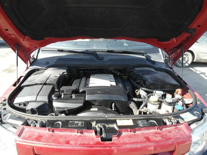Подкапотная компоновка, двигатель Jaguar AJ-V8 8-цилиндровый V-образный, Land Rover Discovery 3