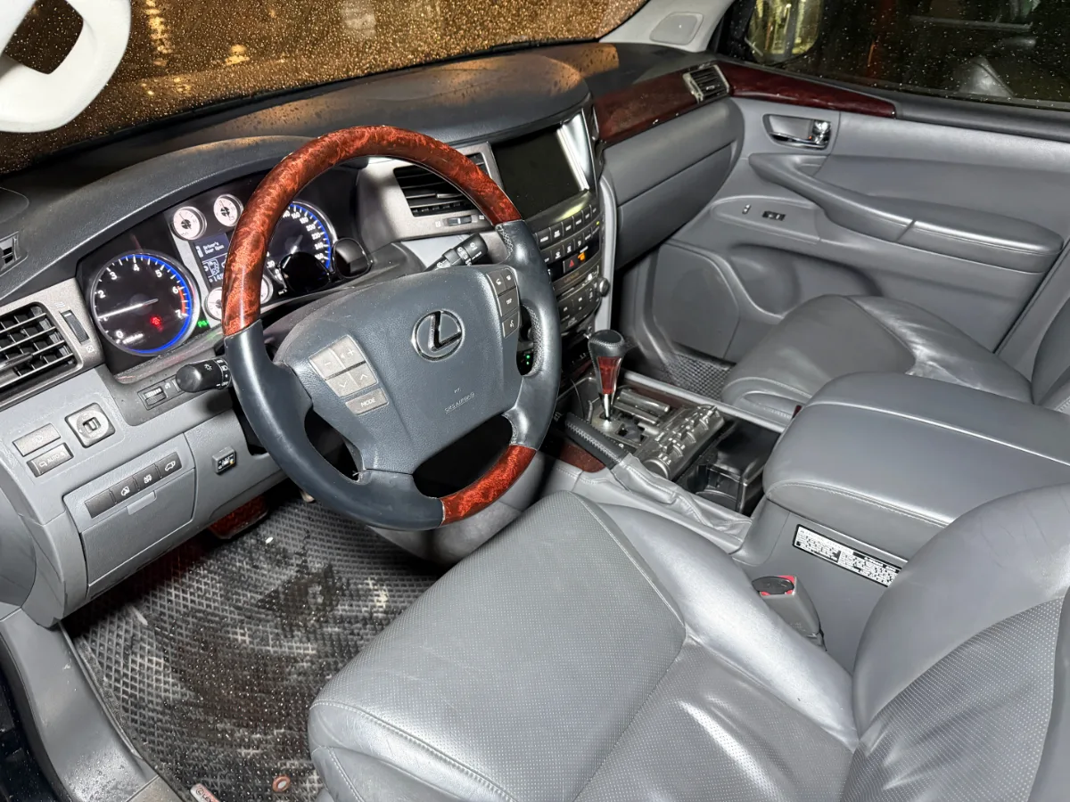 Салон Lexus LX 570