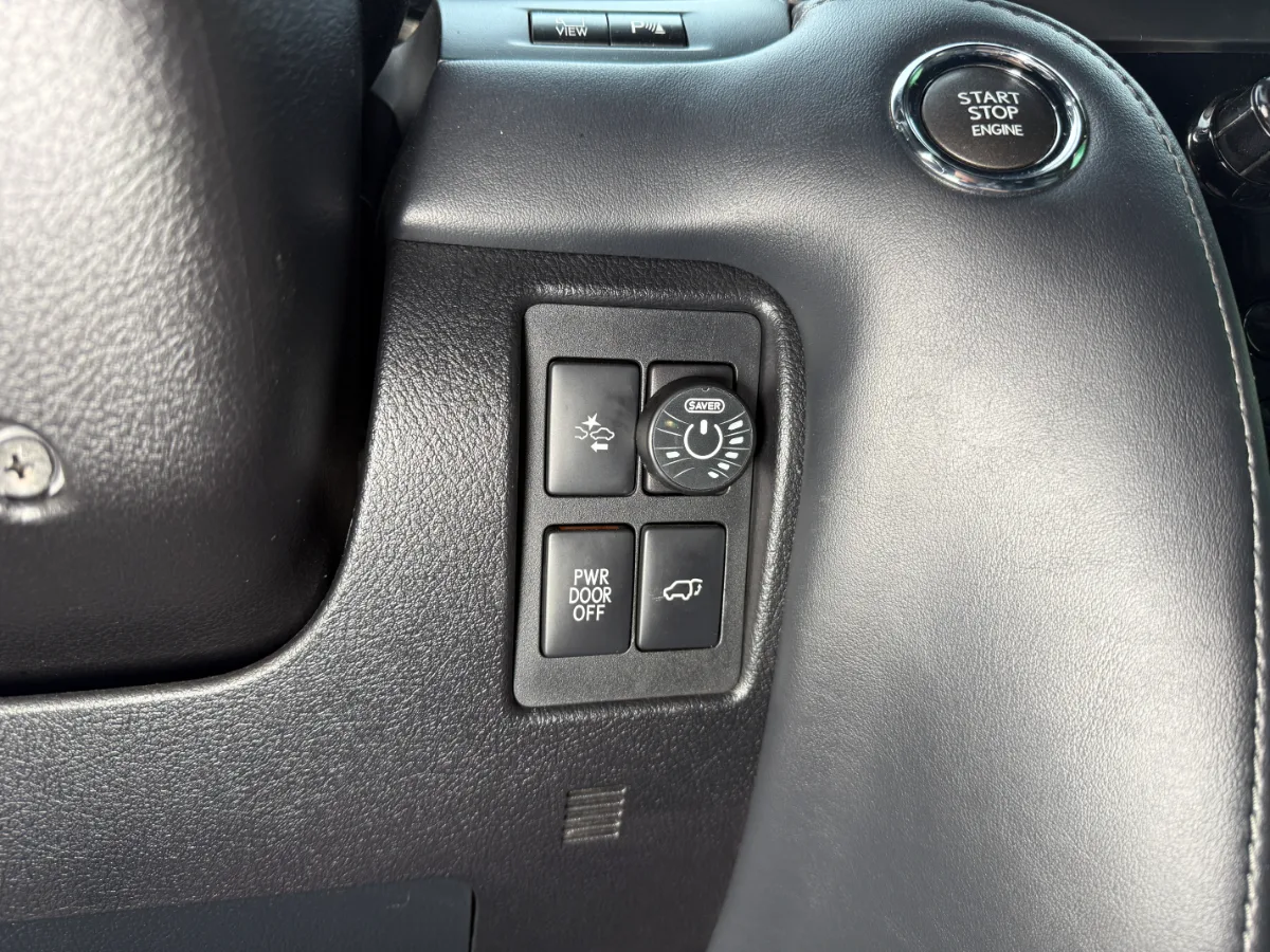 Кнопки переключения ГБО на Lexus LX 570 