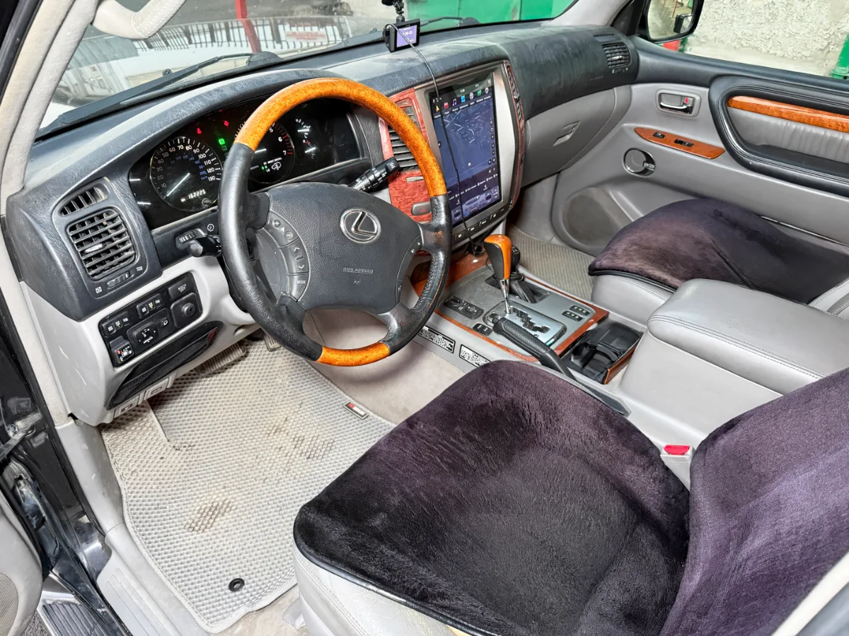 Lexus LX470 салон