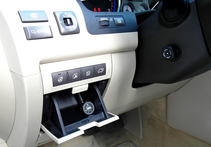 Кнопка переключения и индикации режимов работы ГБО BRC Sequent Plug&Drive с указателем уровня топлива, Lexus LX570 J200