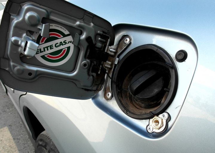 ВЗУ под лючком бензобака, Lexus RX 350 (XU30)