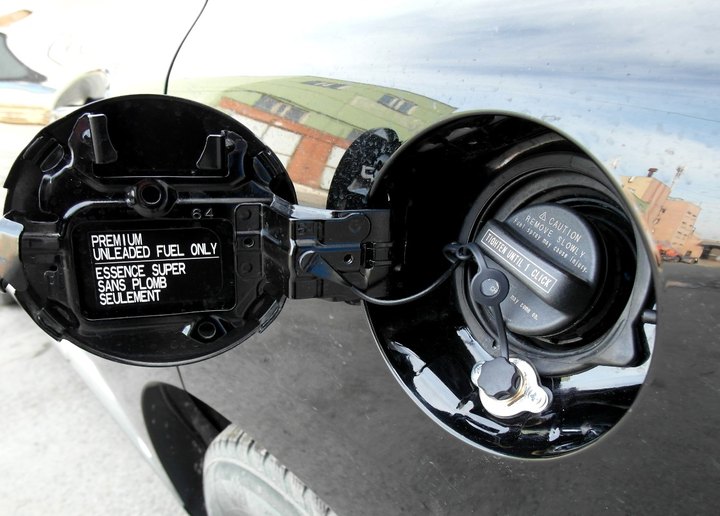 ВЗУ под лючком бензобака, Lexus RX350 (AL10)