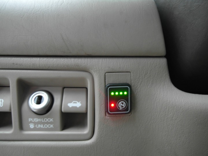 Кнопка индикации режимов работы Zavoli Bora и уровня газа в баллоне, Lexus SC 300