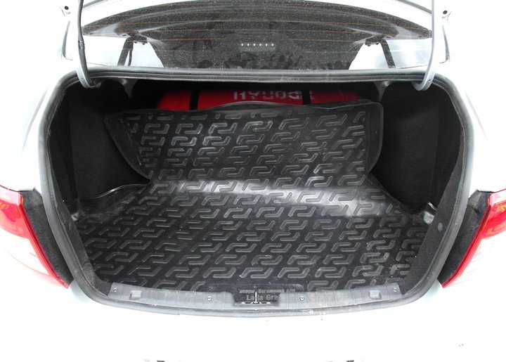 Багажник Лады Гранта 219000 с цилиндрическим газовым баллоном 80 л за спинками задних сидений
