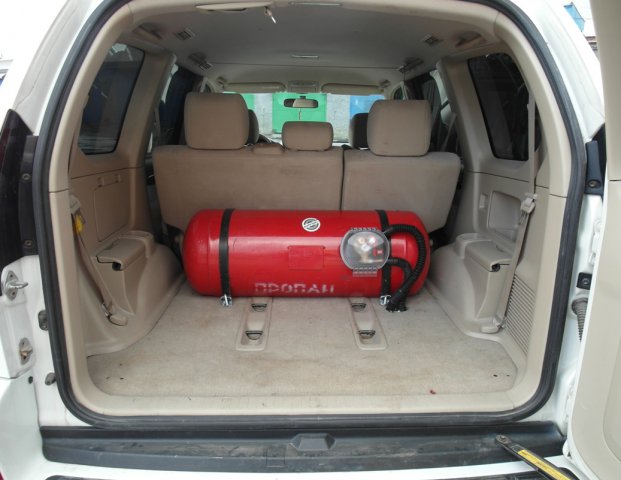 багажник Toyota Land Cruiser Prado  с цилиндрическим газовым баллоном 90 л