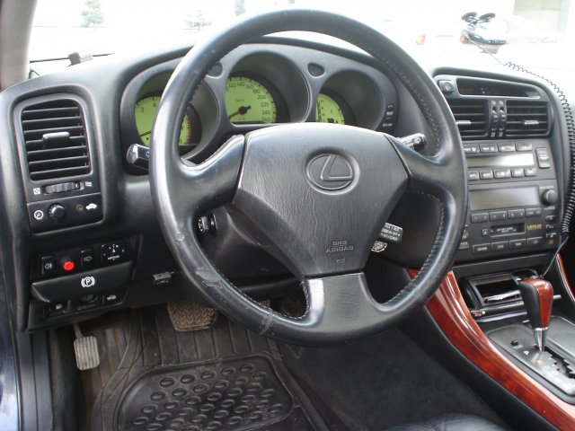 Кнопка переключения и индикации режимов работы ГБО в салоне Lexus GS300