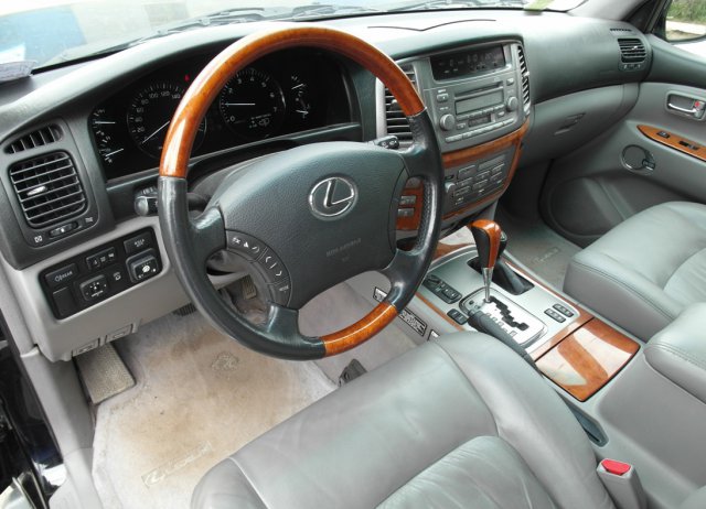 салон Lexus LX470 с кнопкой переключения и индикации режимов работы ГБО