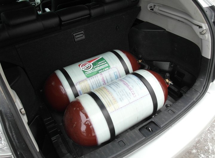 Система из двух метановых баллонов CNG-2 70 литров и 55 литров в багажнике Lexus RX350