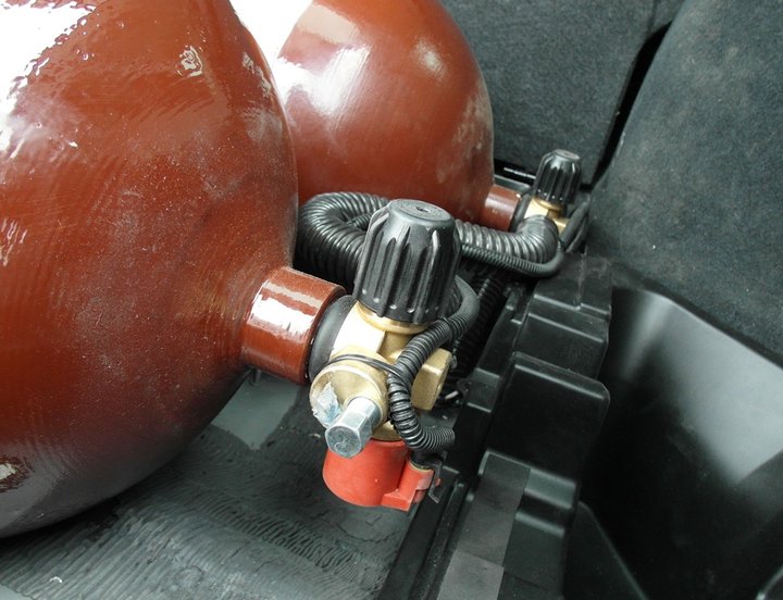 Вентиль баллонный BRC с предохранительными клапанами и запорным электроклапаном Lexus RX350