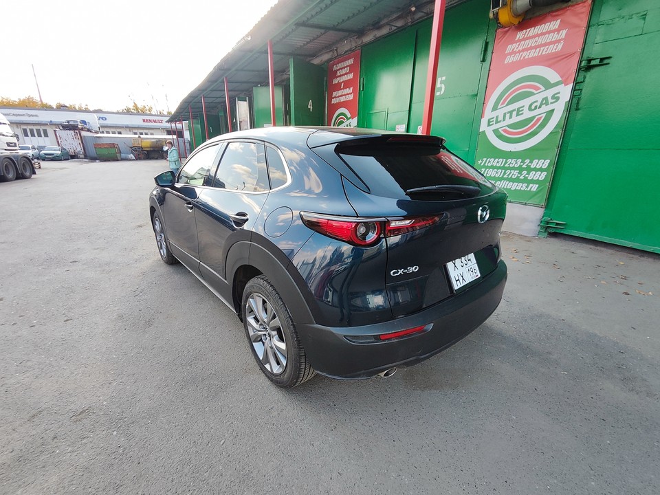 MAZDA CX-30 вид сзади