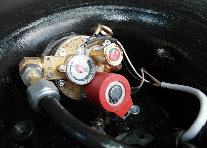 Мультиклапан класса Европа 2 с запорным электроклапаном, пожарным клапаном и электронным датчиком уровня топлива, Mazda Demio (DW)