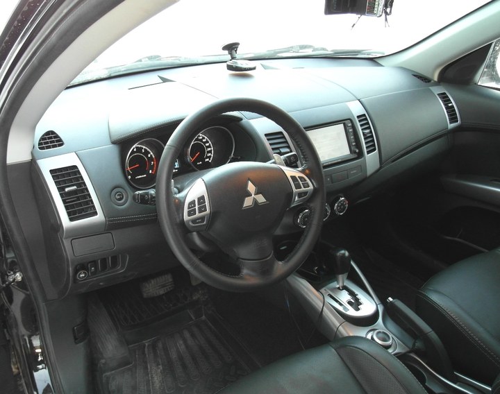 Салон Mitsubishi Outlander XL