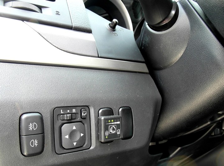 Кнопка переключения и индикации режимов работы ГБО Landi Renzo Omegas Plus с указателем уровня топлива, Mitsubishi Pajero IV