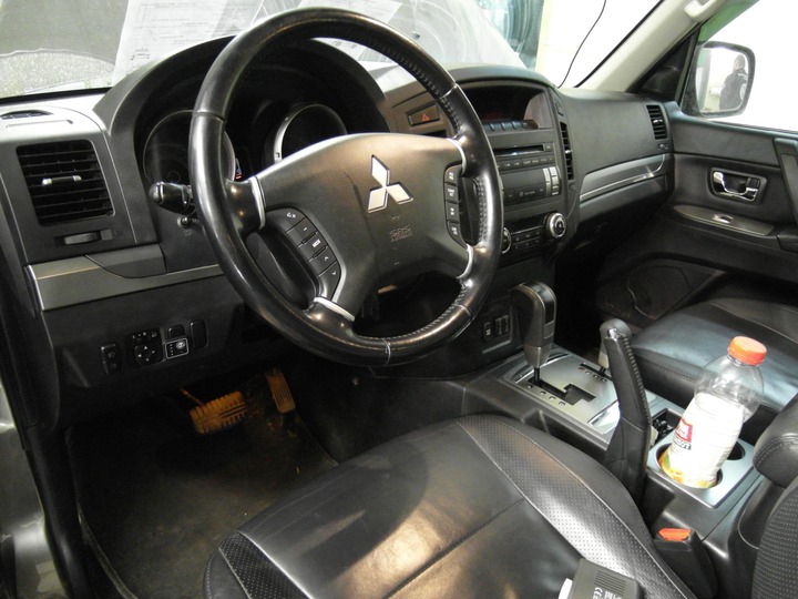салон Mitsubishi Pajero IV