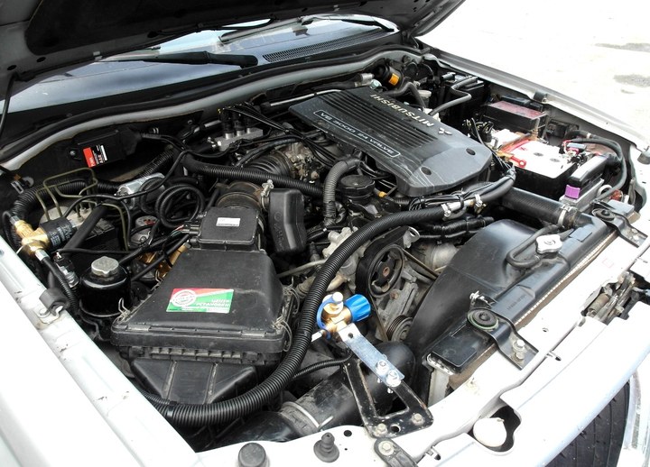 Подкапотная компоновка ГБО BRC Sequent CNG, Mitsubishi Pajero Sport