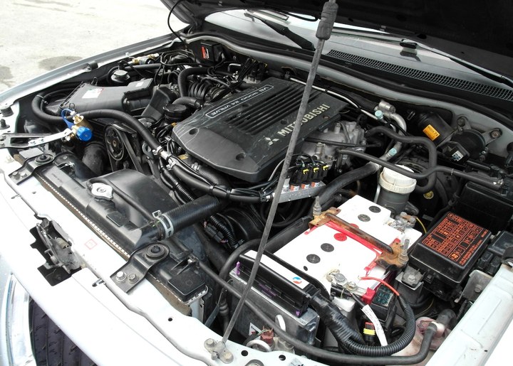 Подкапотная компоновка ГБО BRC Sequent Plug&Drive метан, Mitsubishi Pajero Sport