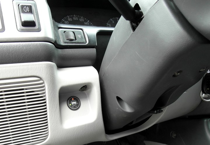 Кнопка переключения и индикации режимов работы ГБО BRC Sequent Plug&Drive CNG с указателем уровня топлива, Mitsubishi Pajero Sport