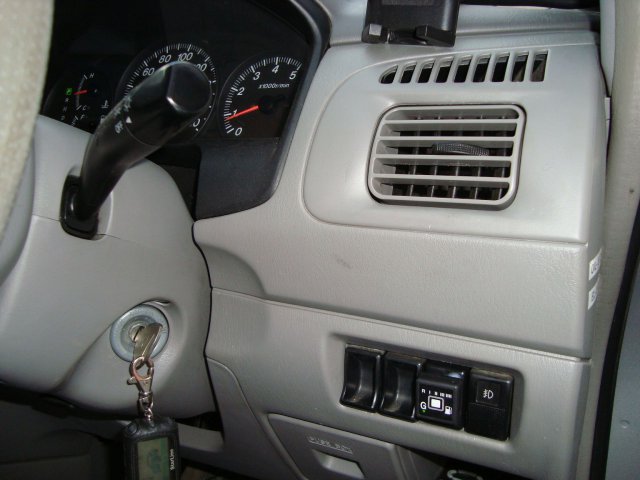 Салон Mazda Premacy с кнопкой переключения режима ГБО и индикацией