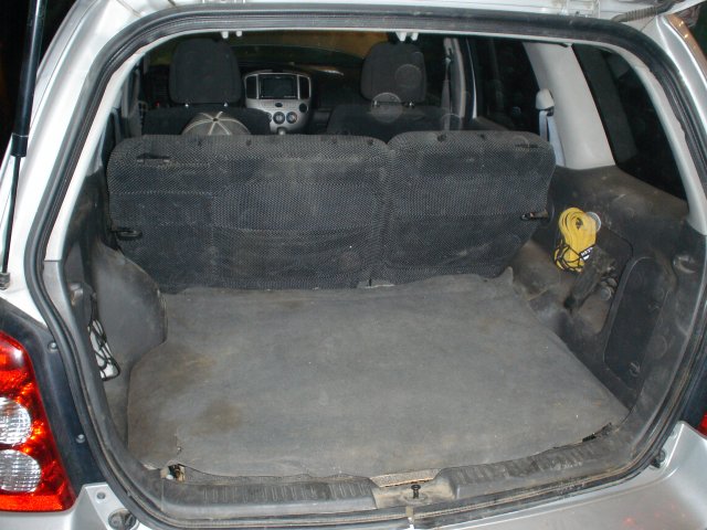 Багажник Mazda Tribute с установленным газовым баллоном
