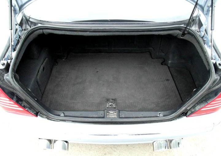 багажник Mercedes-Benz S500 (W220) с тороидальным газовым баллоном 65 л под полом