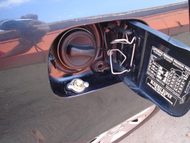 Заправочное устройство Mercedes E-320