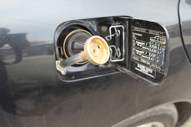 Газовое заправочное устройство с переходником на Mercedes E320