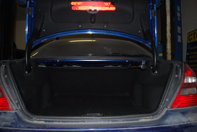 Багажник Merсedes Benz с установленным газовым баллоном 53 л