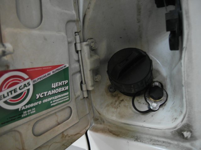 Газовое заправочное устройство на Mitsubishi Delica, V6 3.0