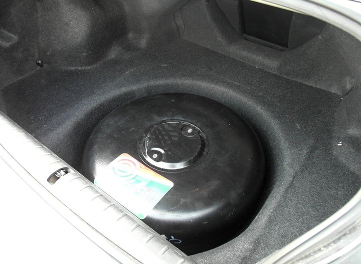 газовый баллон 54 литра в багажнике Mitsubishi Galant IX