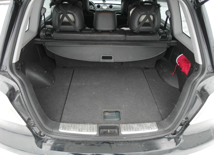 Багажник с тороидальным баллоном 65 л в нише для запасного колеса Mitsubishi Outlander