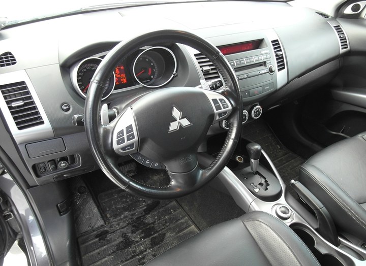 салон Mitsubishi Outlander XL