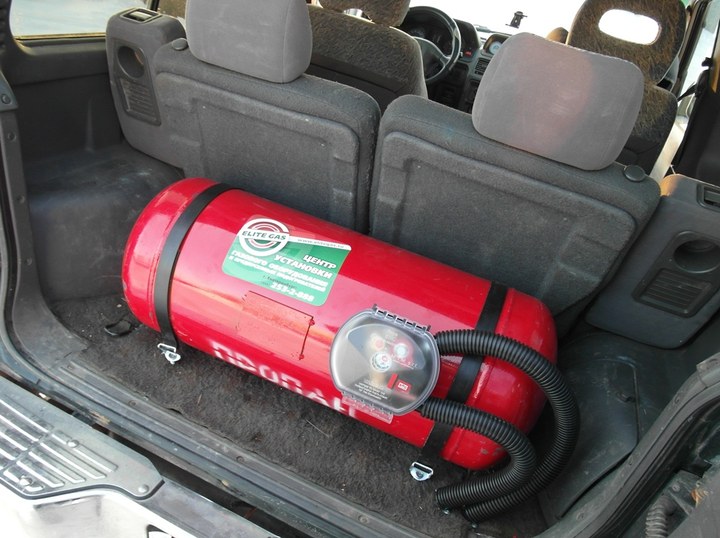 Багажник с цилиндрическим газовым баллоном 80 л, Mitsubishi Pajero II