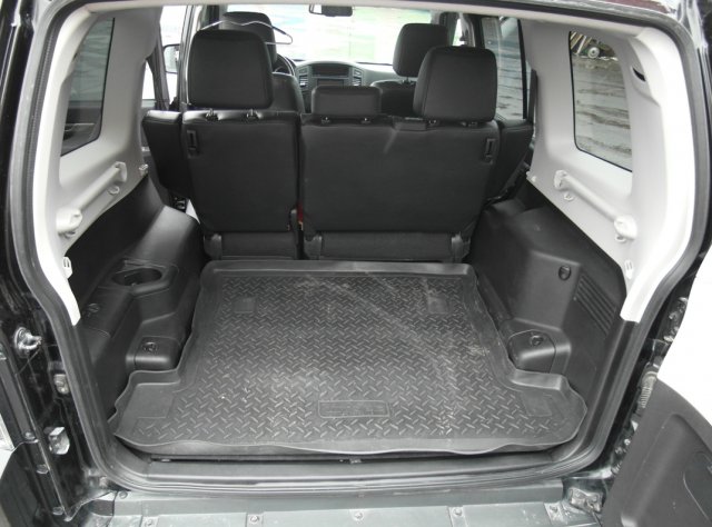 Mitsubishi Pajero IV, багажник с газовыми баллонами под полом