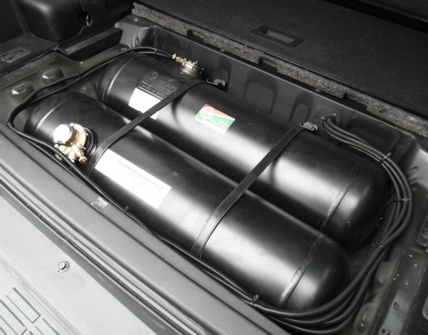 Mitsubishi Pajero IV, установленное газовое оборудование BRC Sequent, 2 баллон по 36 литров