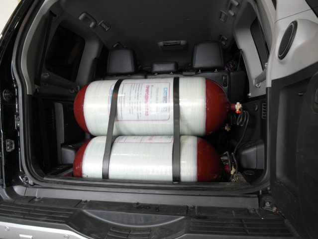 Багажник с системой из трех баллонов общим объемом 250 л (100+80+70 л), установка газа на Mitsubishi Pajero IV, MIVEC V6