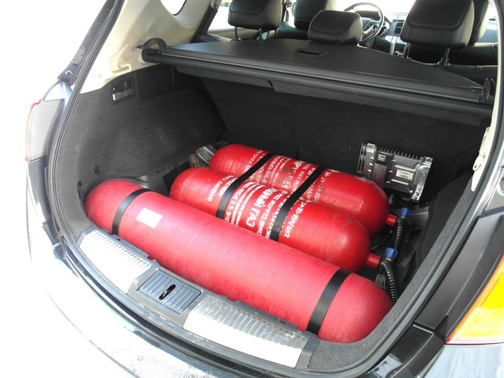 3 баллона (тип 2) в багажнике Nissan Murano Z51