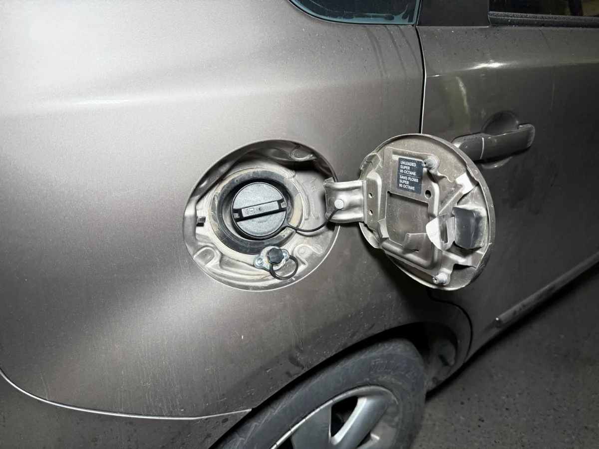 Nissan Note E11 ВЗУ под лючок