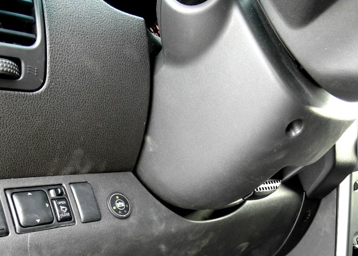Кнопка переключения и индикации режимов работы ГБО BRC Sequent Plug&Drive с указателем уровня топлива, Nissan Pathfinder (R51)