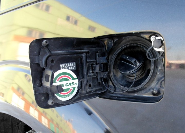 ВЗУ под лючком бензобака, Nissan Pathfinder (R51)