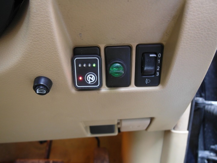 Кнопка управления режимами работы ГБО Zavoli с индикацией уровня газа, Nissan Stagea M35