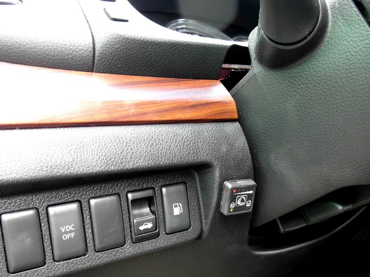 Кнопка переключения и индикации режимов работы ГБО Landi Renzo Omegas Plus с указателем уровня топлива, Nissan Teana (J32) 4x4