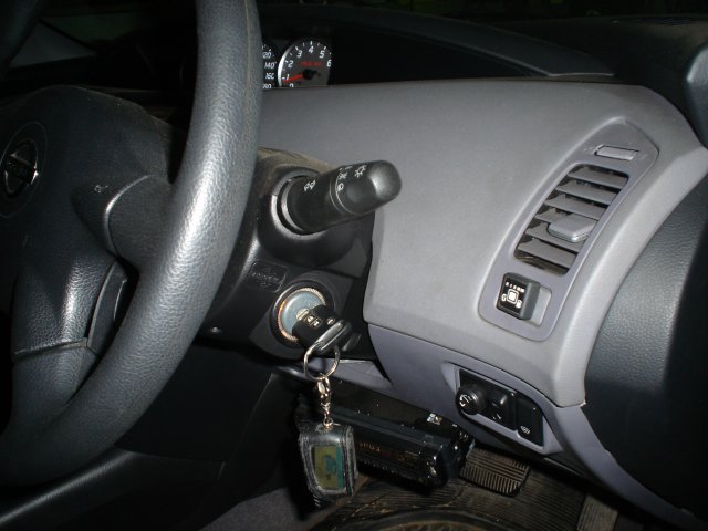 Кнопка переключения и индикации уровня топлива ГБО Nissan Primera 2.0 CVT