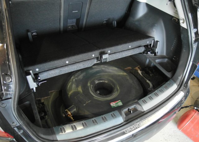 Крепление сидений багажного ряда с дополнительной проставкой, Nissan Qashqai+2 MR20, перевод авто на газ