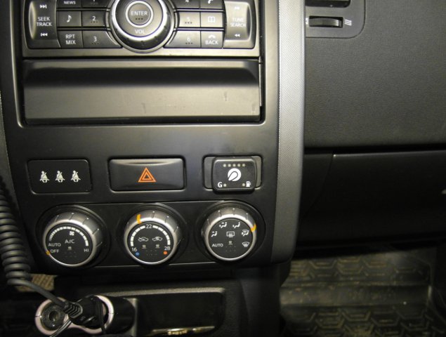 Кнопка переключения и индикации режима работы газового оборудования Nissan X-Trail 2.0