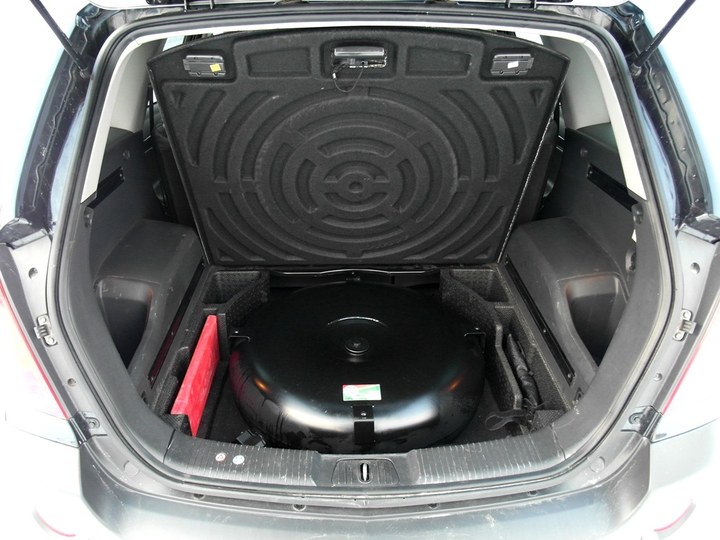 Тороидальный газовый баллон 72 л (пропан-бутан) под фальшполом багажника Opel Antara